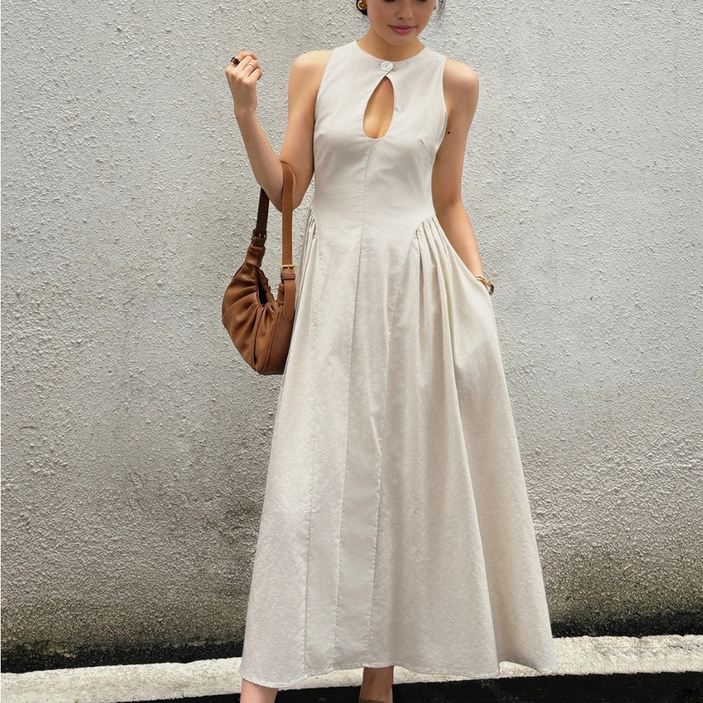Black Pleated Cutout Long Dress - Picture 3 of 4